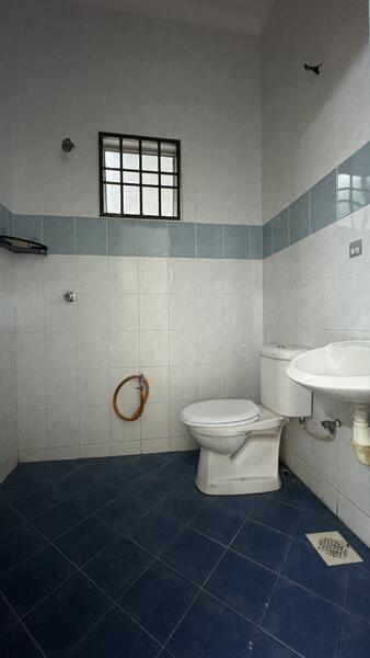 2-storey Terraced House for Rent in Klebang Ria (Chemor) - Kent C - Bathroom - PropertyGuru.com.my