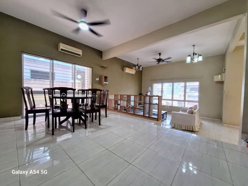 Rumah Teres untuk Dijual di Bandar Putra Permai (Seri Kembangan) - KENT HUI LAU - Living Room - PropertyGuru.com.my