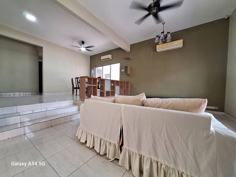 Rumah Teres untuk Dijual di Bandar Putra Permai (Seri Kembangan) - KENT HUI LAU - Living Room - PropertyGuru.com.my