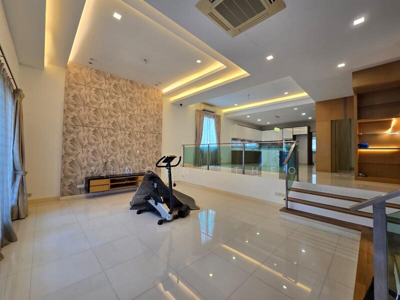 Rumah Teres 2.5 Tingkat untuk Dijual di Kinrara Residence (Puchong) - Vincent Theo - Living Room - PropertyGuru.com.my