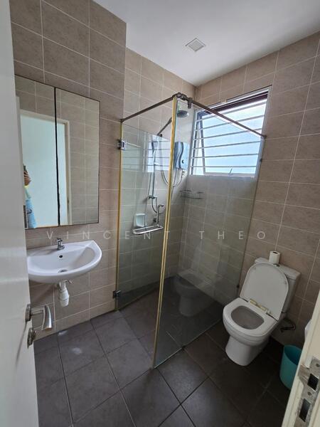 Rumah Teres 2.5 Tingkat untuk Dijual di Kinrara Residence (Puchong) - Vincent Theo - Bathroom - PropertyGuru.com.my