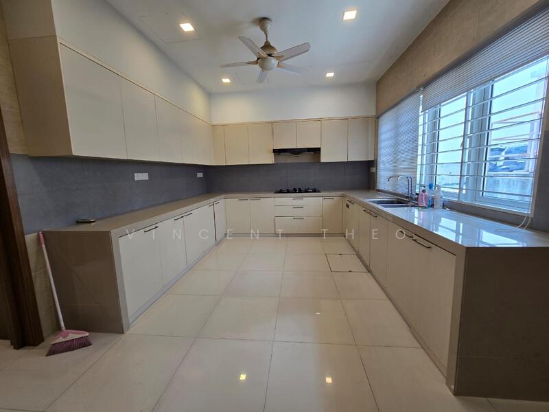 Rumah Teres 2.5 Tingkat untuk Dijual di Kinrara Residence (Puchong) - Vincent Theo - Kitchen - PropertyGuru.com.my