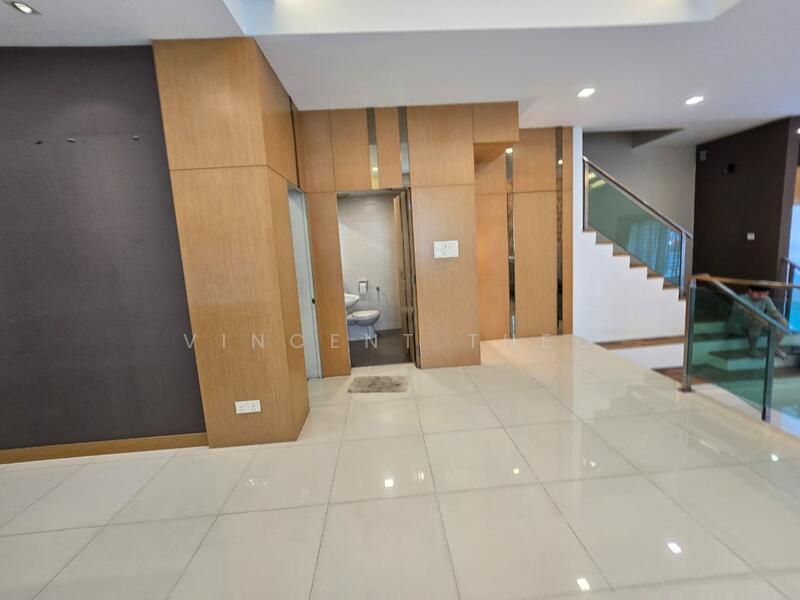 Rumah Teres 2.5 Tingkat untuk Dijual di Kinrara Residence (Puchong) - Vincent Theo - Entrance - PropertyGuru.com.my