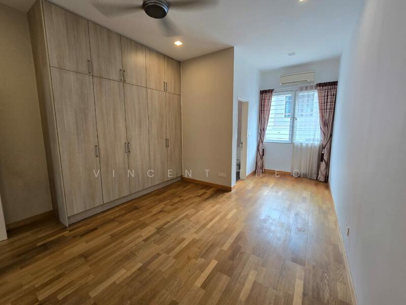 Rumah Teres 2.5 Tingkat untuk Dijual di Kinrara Residence (Puchong) - Vincent Theo - Bedroom - PropertyGuru.com.my