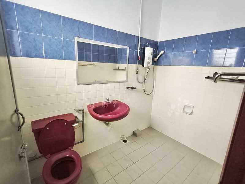 2-storey Terraced House for Sale in Taman Midah (Cheras) - Henry Chia - Bathroom - PropertyGuru.com.my