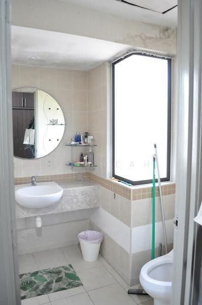 2.5-storey Terraced House for Sale in Kota Kemuning (Shah Alam) - ET Cheah - Master Bathroom - PropertyGuru.com.my