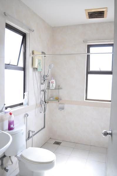 2.5-storey Terraced House for Sale in Kota Kemuning (Shah Alam) - ET Cheah - Common Bathroom - PropertyGuru.com.my