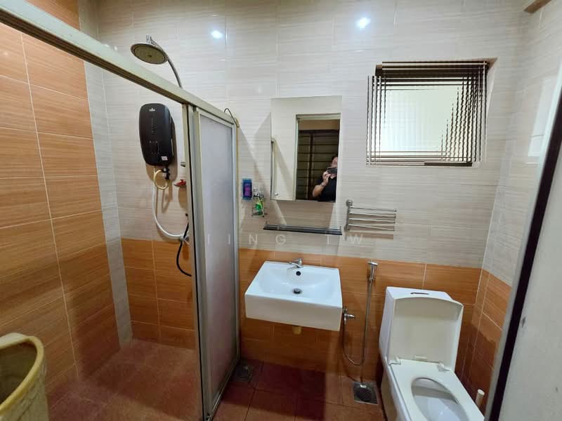 Rumah Teres 2 Tingkat untuk Dijual di Taman Kepong (Kepong) - Kiing TW - Bathroom - PropertyGuru.com.my