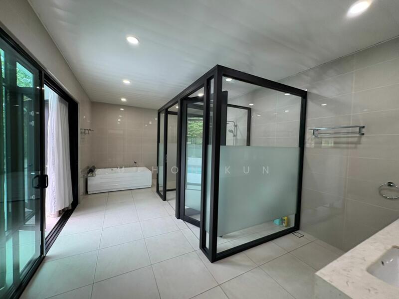 Twin Villa for Sale in Leisure Farm (Gelang Patah) - U Hon Kun - Bathroom - PropertyGuru.com.my