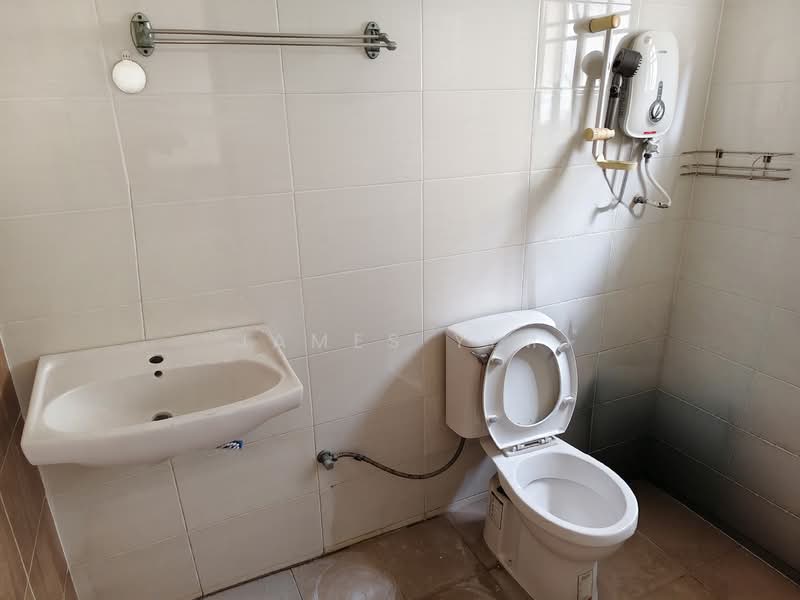 2-storey Terraced House for Sale in Setia Impian (Setia Alam) - James Yim - bathroom 1 - PropertyGuru.com.my
