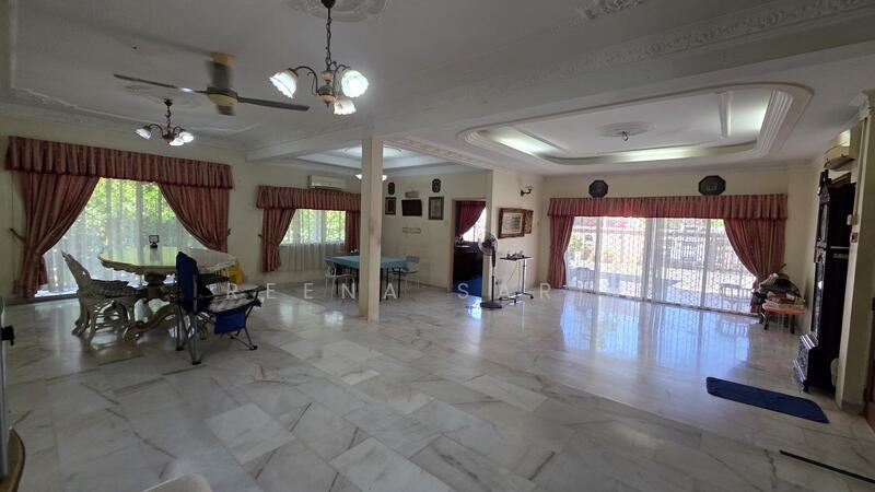 Bungalow 2 Storey Seksyen 3 Shah Alam untuk Untuk Dijual - RM 1,400,000, Mac 2026 - Living Room - PropertyGuru.com.my