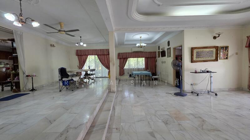 Bungalow 2 Storey Seksyen 3 Shah Alam untuk Untuk Dijual - RM 1,400,000, Mac 2026 - Living Room - PropertyGuru.com.my