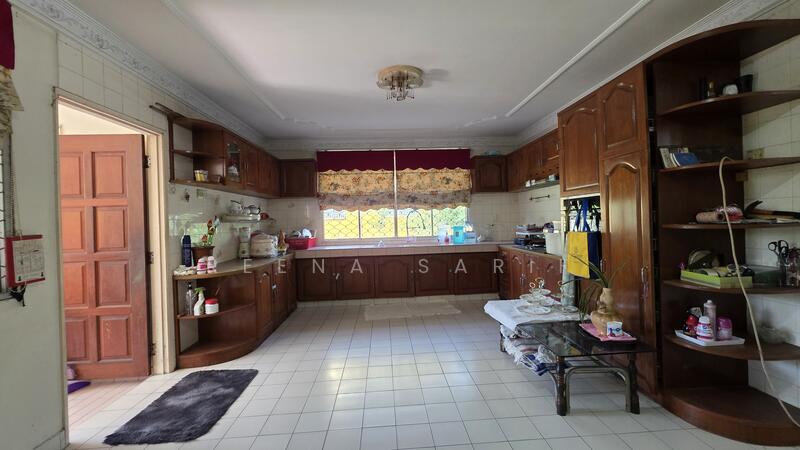 Bungalow 2 Storey Seksyen 3 Shah Alam untuk Untuk Dijual - RM 1,400,000, Mac 2026 - Kitchen - PropertyGuru.com.my