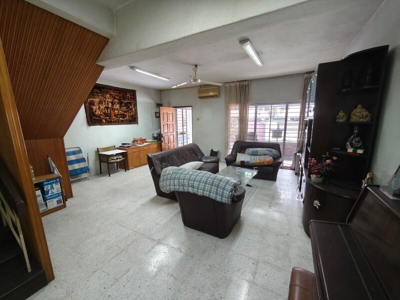 3-storey Terraced House for Sale in Taman Cahaya (Ampang) - Ryan Lee - Living Room - PropertyGuru.com.my
