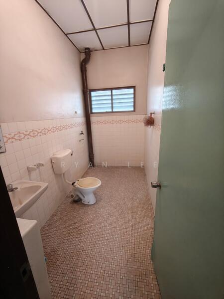 3-storey Terraced House for Sale in Taman Cahaya (Ampang) - Ryan Lee - Bathroom - PropertyGuru.com.my