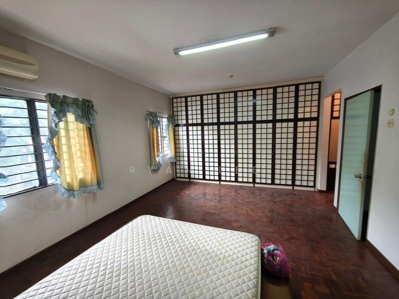 3-storey Terraced House for Sale in Taman Cahaya (Ampang) - Ryan Lee - Bedroom - PropertyGuru.com.my