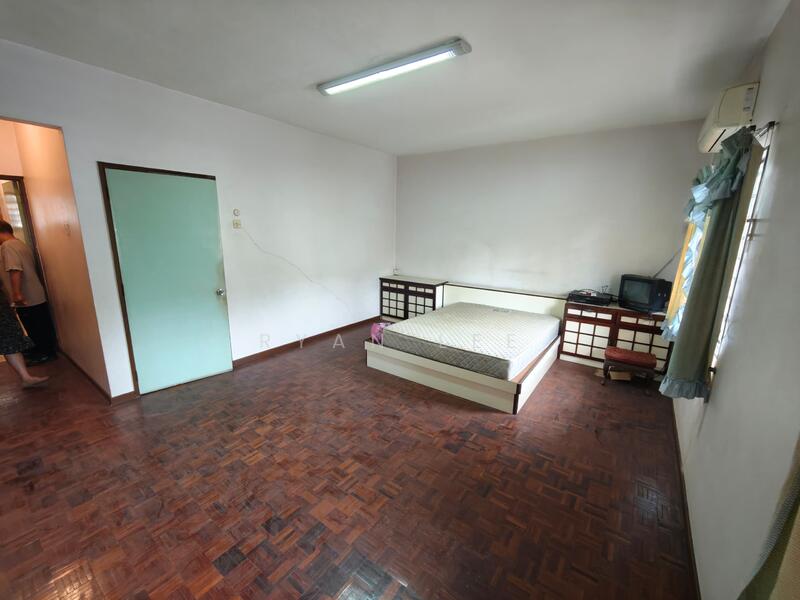 3-storey Terraced House for Sale in Taman Cahaya (Ampang) - Ryan Lee - Bedroom - PropertyGuru.com.my
