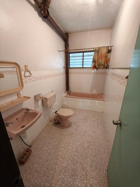 3-storey Terraced House for Sale in Taman Cahaya (Ampang) - Ryan Lee - Bathroom - PropertyGuru.com.my
