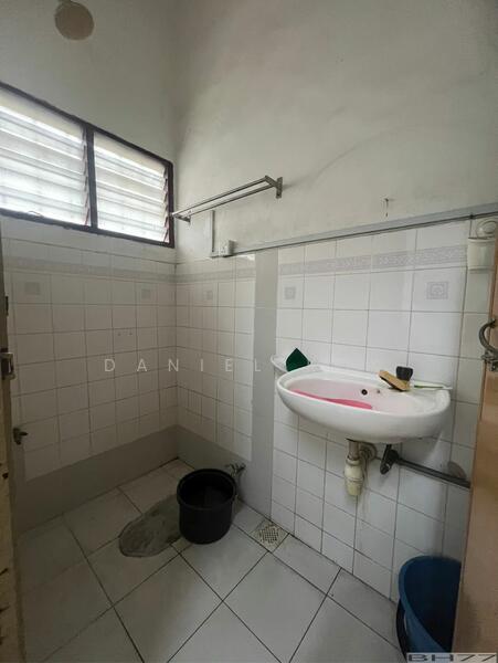 RM570k! 20x70ft! 4R3B! Good Condition Value Buy Taman Melawis Klang 2 Sty Terrace House for Sales untuk Untuk Dijual - RM 570,000, Feb 2026 - Bathroom - PropertyGuru.com.my