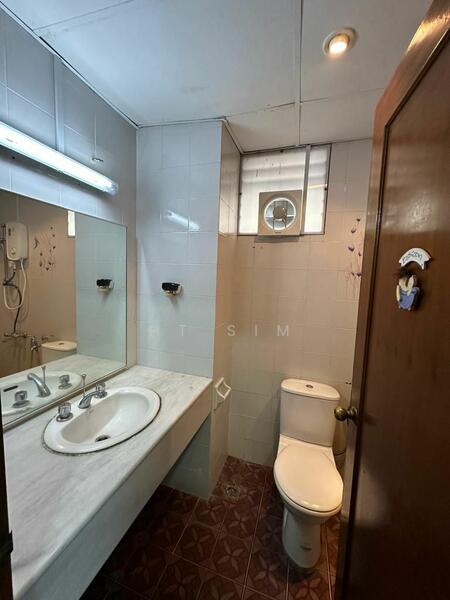 Condominium for Rent at Marina Tower (Ratu Mutiara) - HT Sim - Bathroom - PropertyGuru.com.my