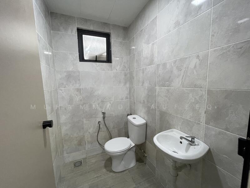 Office for Rent in Cyberjaya (Selangor) - Muhammad Taufeeq - Bathroom - PropertyGuru.com.my