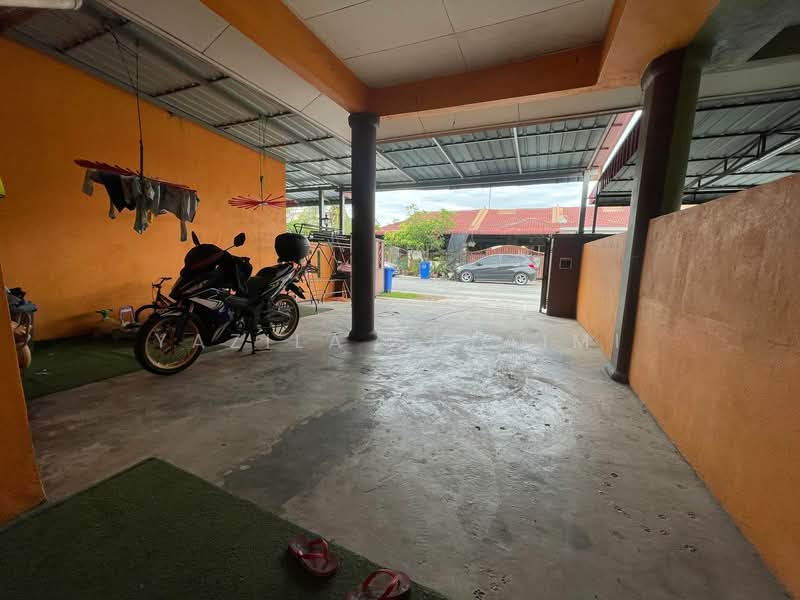 1-storey Terraced House for Sale in Seksyen 32, Bukit Naga (Shah Alam) - Yazila Sulaimi - Exterior - PropertyGuru.com.my