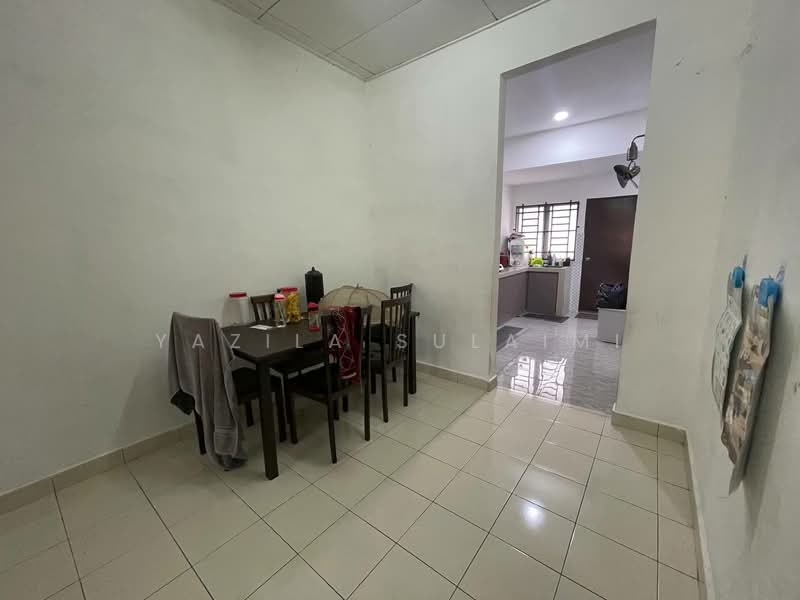 1-storey Terraced House for Sale in Seksyen 32, Bukit Naga (Shah Alam) - Yazila Sulaimi - Dining Room - PropertyGuru.com.my