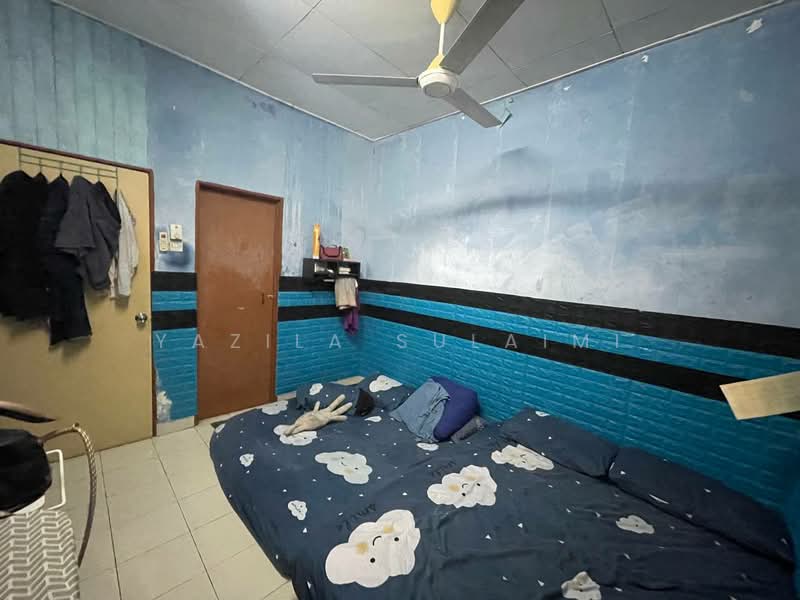 1-storey Terraced House for Sale in Seksyen 32, Bukit Naga (Shah Alam) - Yazila Sulaimi - Bedroom - PropertyGuru.com.my