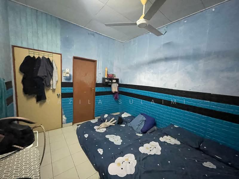 1-storey Terraced House for Sale in Seksyen 32, Bukit Naga (Shah Alam) - Yazila Sulaimi - Bedroom - PropertyGuru.com.my