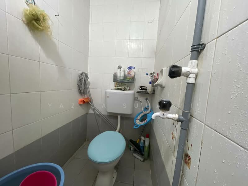 1-storey Terraced House for Sale in Seksyen 32, Bukit Naga (Shah Alam) - Yazila Sulaimi - Bathroom - PropertyGuru.com.my