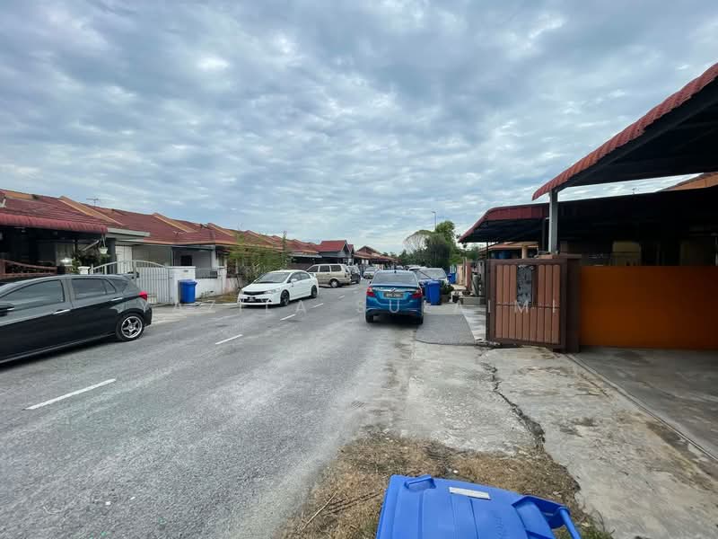 1-storey Terraced House for Sale in Seksyen 32, Bukit Naga (Shah Alam) - Yazila Sulaimi - Exterior - PropertyGuru.com.my