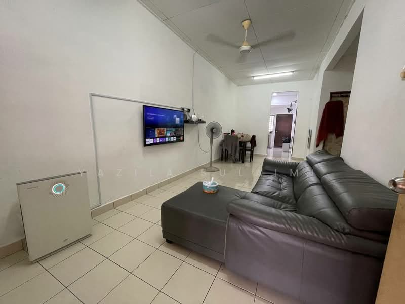 1-storey Terraced House for Sale in Seksyen 32, Bukit Naga (Shah Alam) - Yazila Sulaimi - Living Room - PropertyGuru.com.my