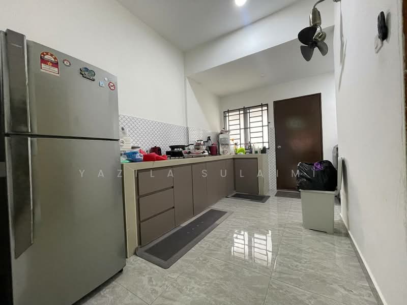 1-storey Terraced House for Sale in Seksyen 32, Bukit Naga (Shah Alam) - Yazila Sulaimi - Kitchen - PropertyGuru.com.my