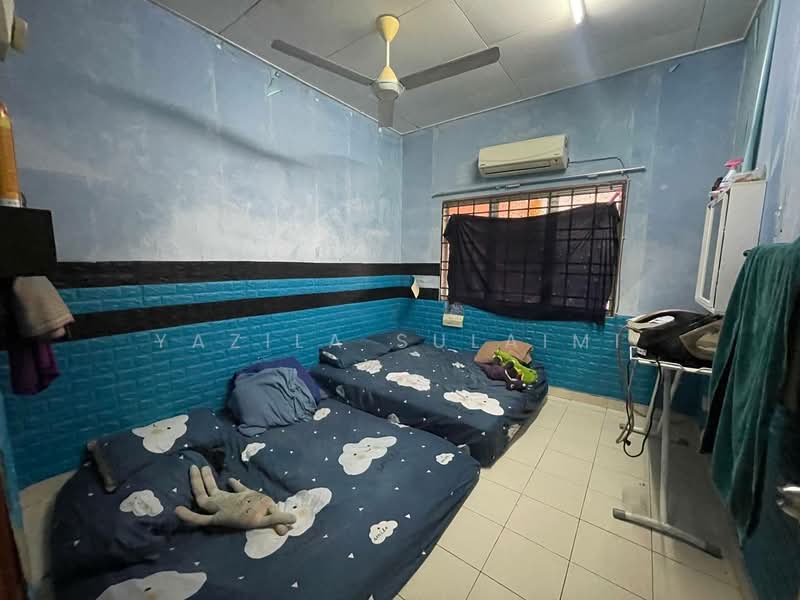 1-storey Terraced House for Sale in Seksyen 32, Bukit Naga (Shah Alam) - Yazila Sulaimi - Bedroom - PropertyGuru.com.my