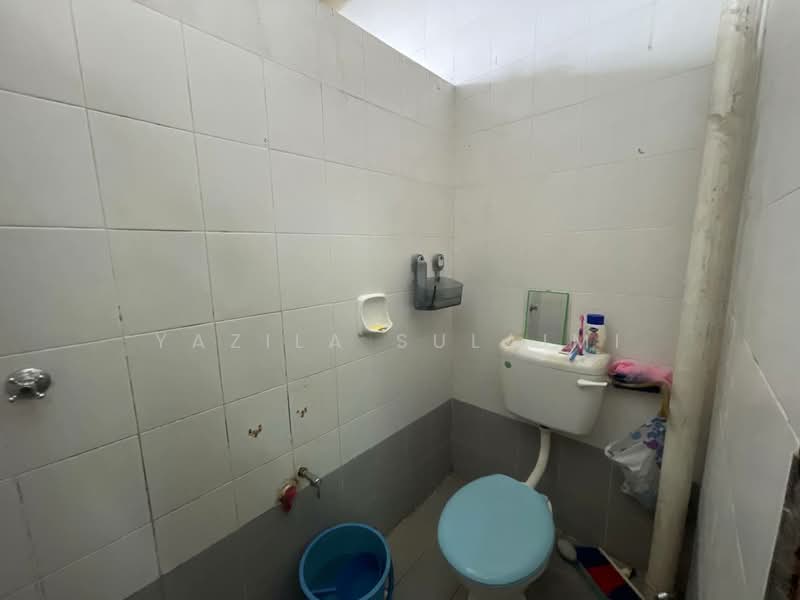 1-storey Terraced House for Sale in Seksyen 32, Bukit Naga (Shah Alam) - Yazila Sulaimi - Bathroom - PropertyGuru.com.my