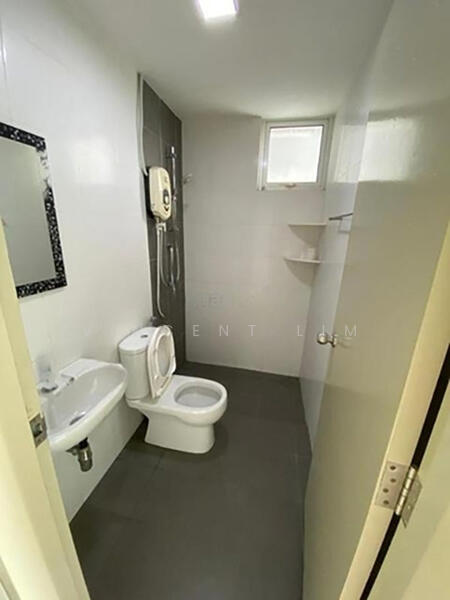 Pacific Place untuk Untuk Disewa - RM 2,100 /bulan, Mac 2026 - Bathroom - PropertyGuru.com.my