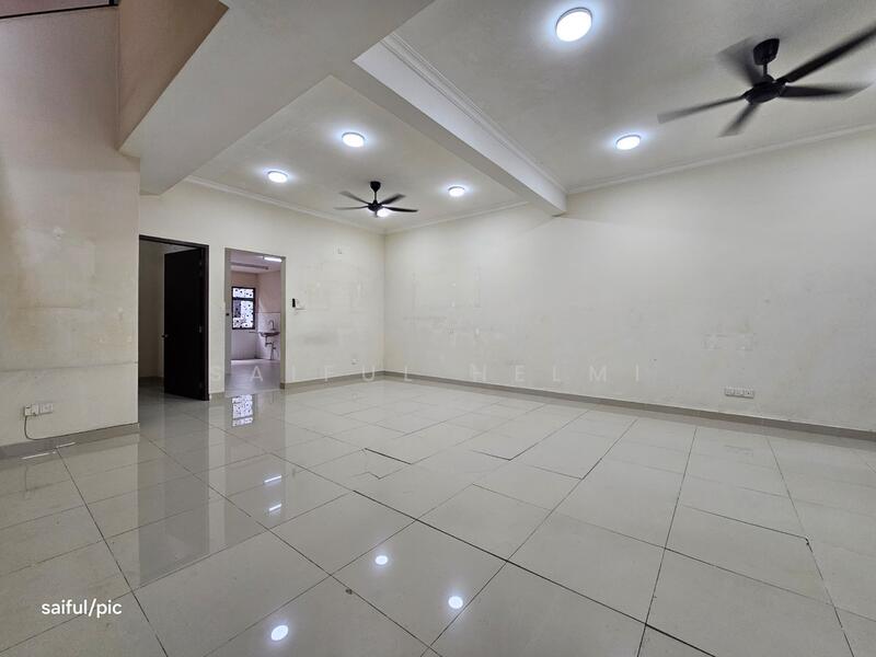 2-storey Terraced House for Sale in Shah Alam (Selangor) - SAIFUL HELMI - Living Room - PropertyGuru.com.my