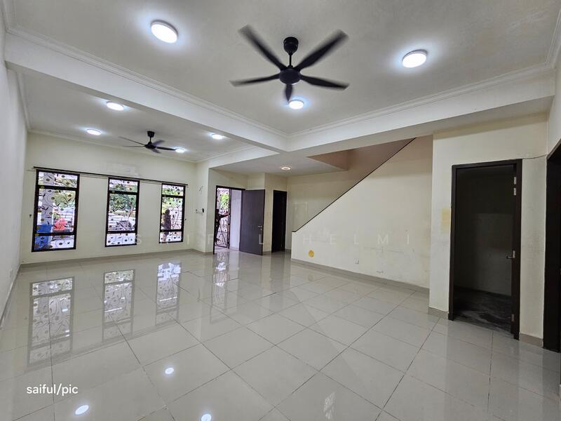 2-storey Terraced House for Sale in Shah Alam (Selangor) - SAIFUL HELMI - Living Room - PropertyGuru.com.my