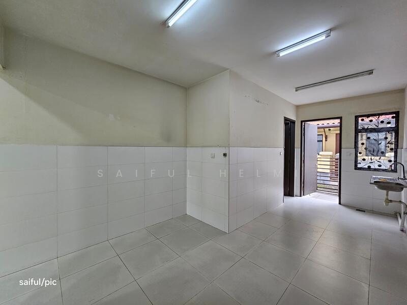 2-storey Terraced House for Sale in Shah Alam (Selangor) - SAIFUL HELMI - Kitchen - PropertyGuru.com.my