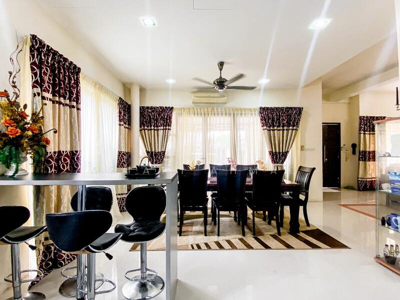Rumah Banglo untuk Dijual di Bandar Seri Putra (Bangi) - Aziani Ahmad - Dining Room - PropertyGuru.com.my