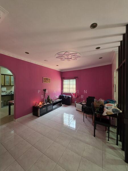 Taman Sri Putra untuk Untuk Dijual - RM 760,000, Feb 2026 - Living Room - PropertyGuru.com.my