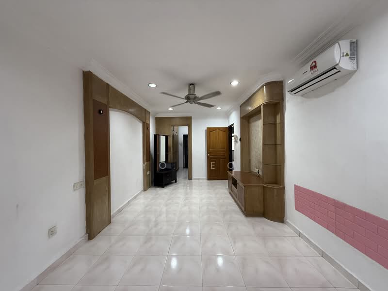 2-storey Terraced House for Rent in Taman Johor Jaya (Johor Bahru) - Yo Yeo - Living Room - PropertyGuru.com.my
