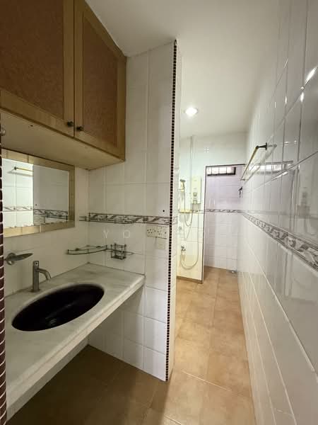 2-storey Terraced House for Rent in Taman Johor Jaya (Johor Bahru) - Yo Yeo - Bathroom - PropertyGuru.com.my
