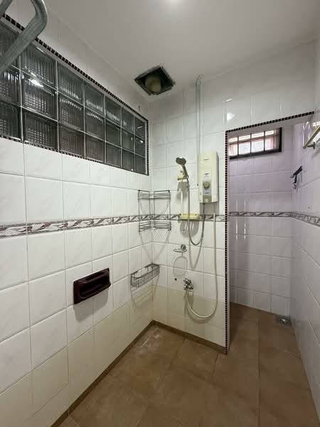 2-storey Terraced House for Rent in Taman Johor Jaya (Johor Bahru) - Yo Yeo - Bathroom - PropertyGuru.com.my
