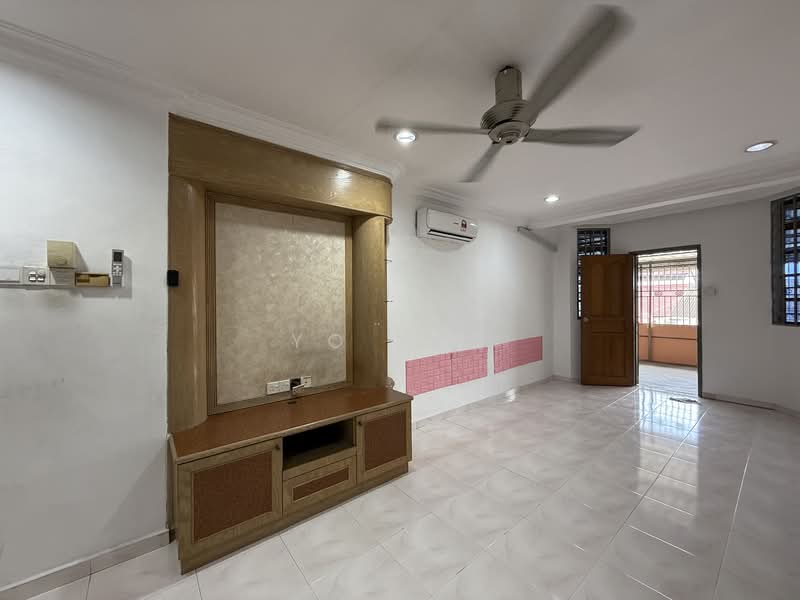 2-storey Terraced House for Rent in Taman Johor Jaya (Johor Bahru) - Yo Yeo - Living Room - PropertyGuru.com.my