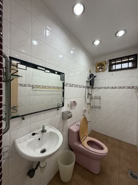 2-storey Terraced House for Rent in Taman Johor Jaya (Johor Bahru) - Yo Yeo - Bathroom - PropertyGuru.com.my