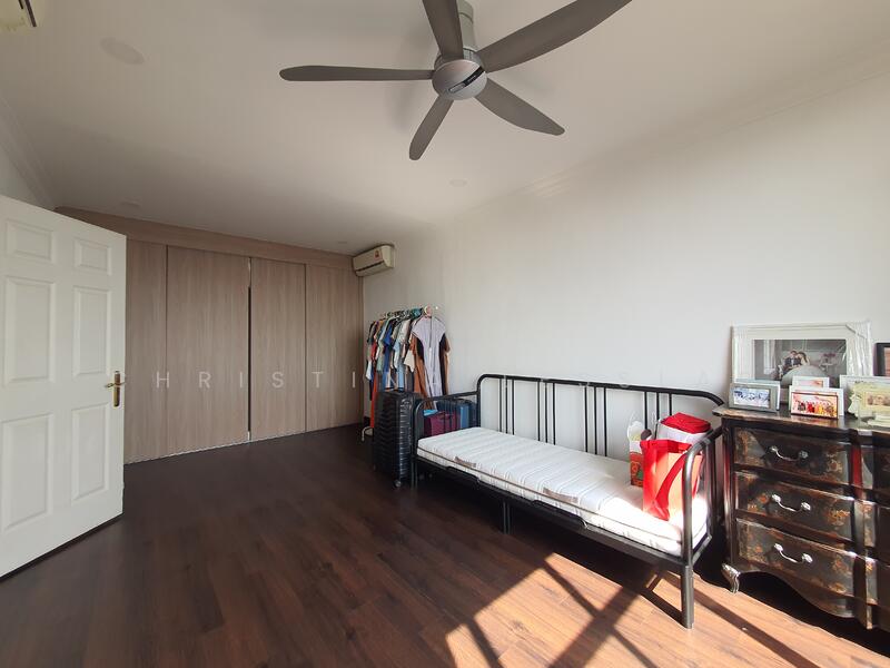 2nd Bedroom (2 in 1)