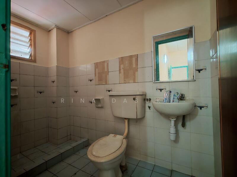 Terraced House for Sale in Bandar Kinrara Seksyen 5 (Bandar Kinrara) - Rina Dasuki - Bathroom - PropertyGuru.com.my