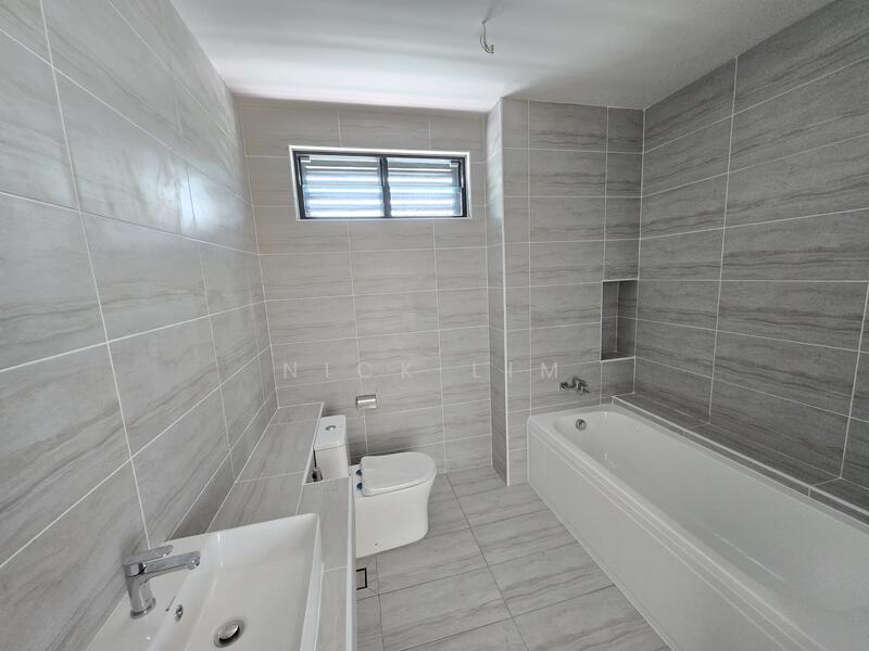 Semi-Detached House for Sale in Bandar Cassia (Batu Kawan) - Nick Lim - Bathroom - PropertyGuru.com.my