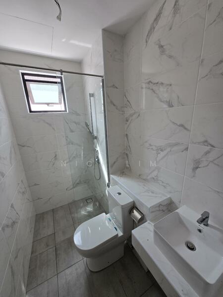 Semi-Detached House for Sale in Bandar Cassia (Batu Kawan) - Nick Lim - Bathroom - PropertyGuru.com.my